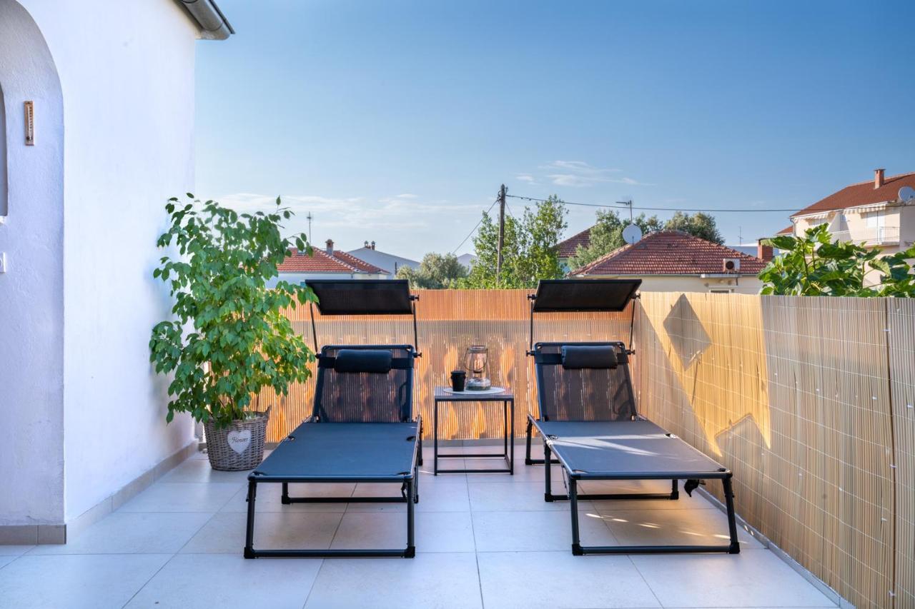 Apartment Paula With Private Jacuzzi And Parking- Near The Beach Zadar Exterior photo