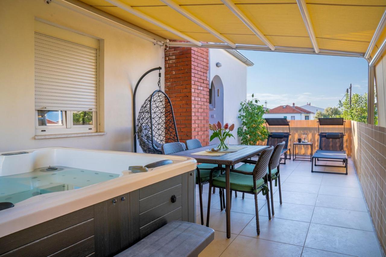 Apartment Paula With Private Jacuzzi And Parking- Near The Beach Zadar Exterior photo