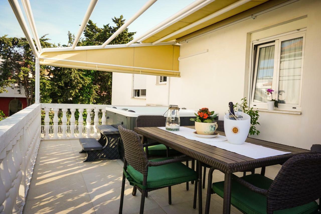 Apartment Paula With Private Jacuzzi And Parking- Near The Beach Zadar Exterior photo