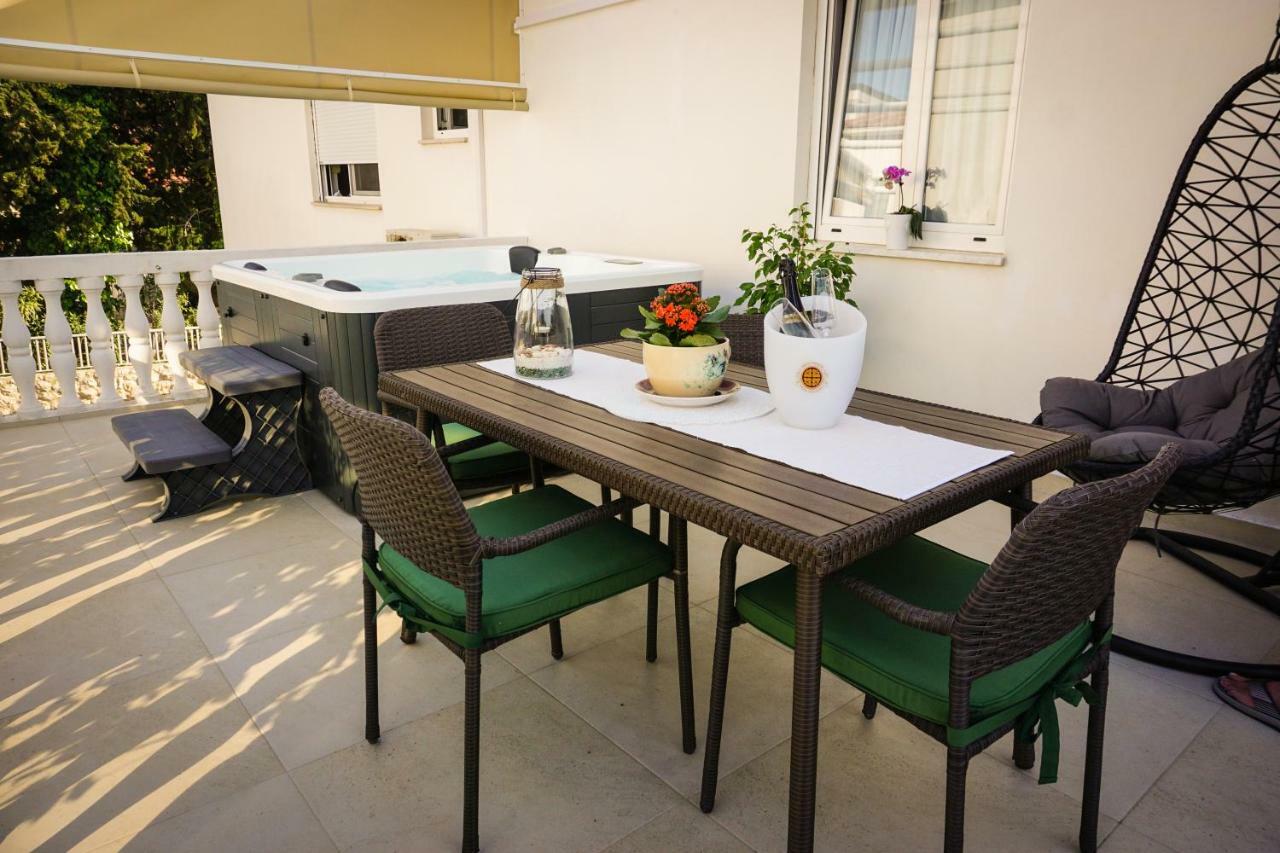 Apartment Paula With Private Jacuzzi And Parking- Near The Beach Zadar Exterior photo