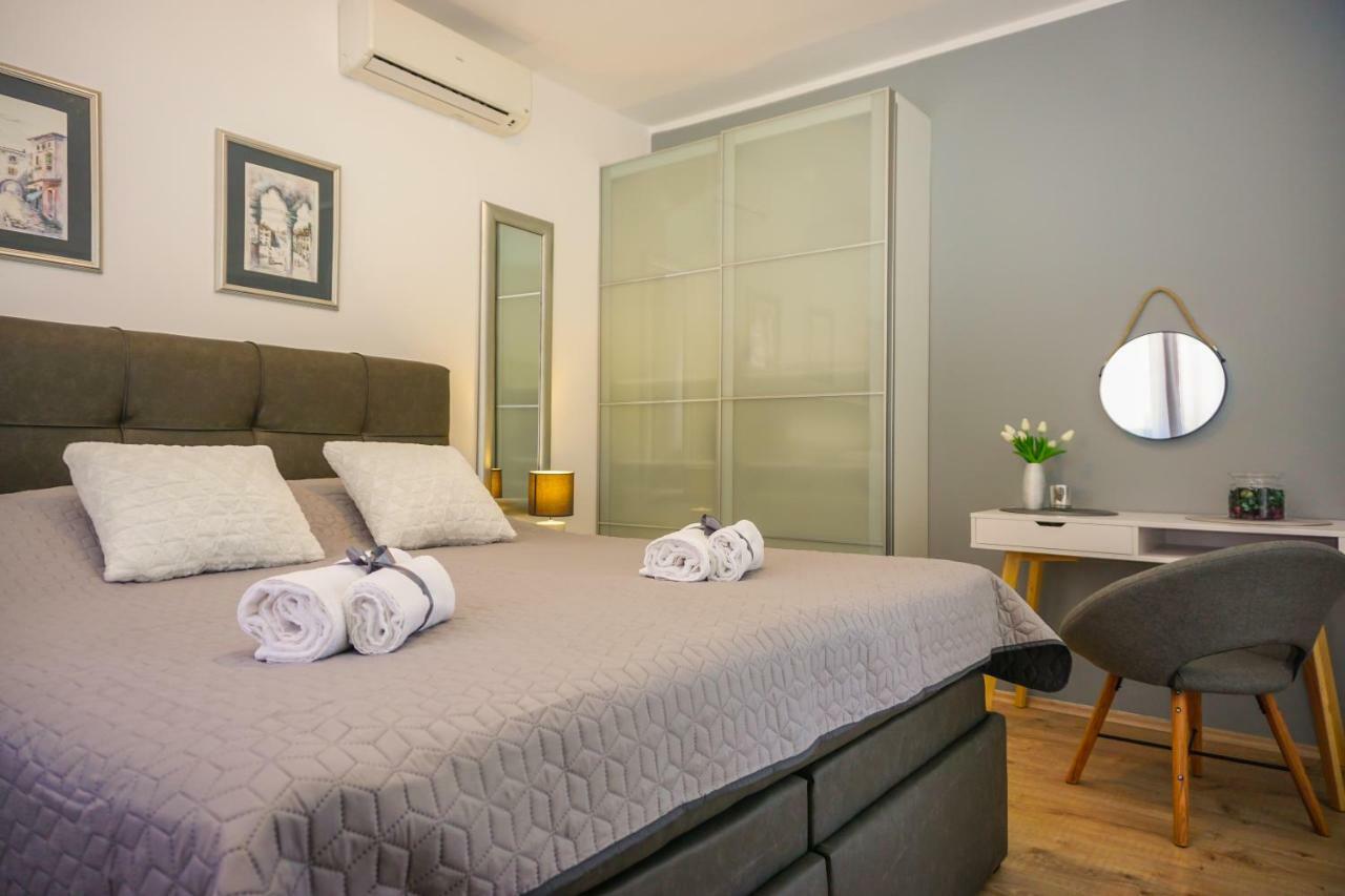 Apartment Paula With Private Jacuzzi And Parking- Near The Beach Zadar Exterior photo