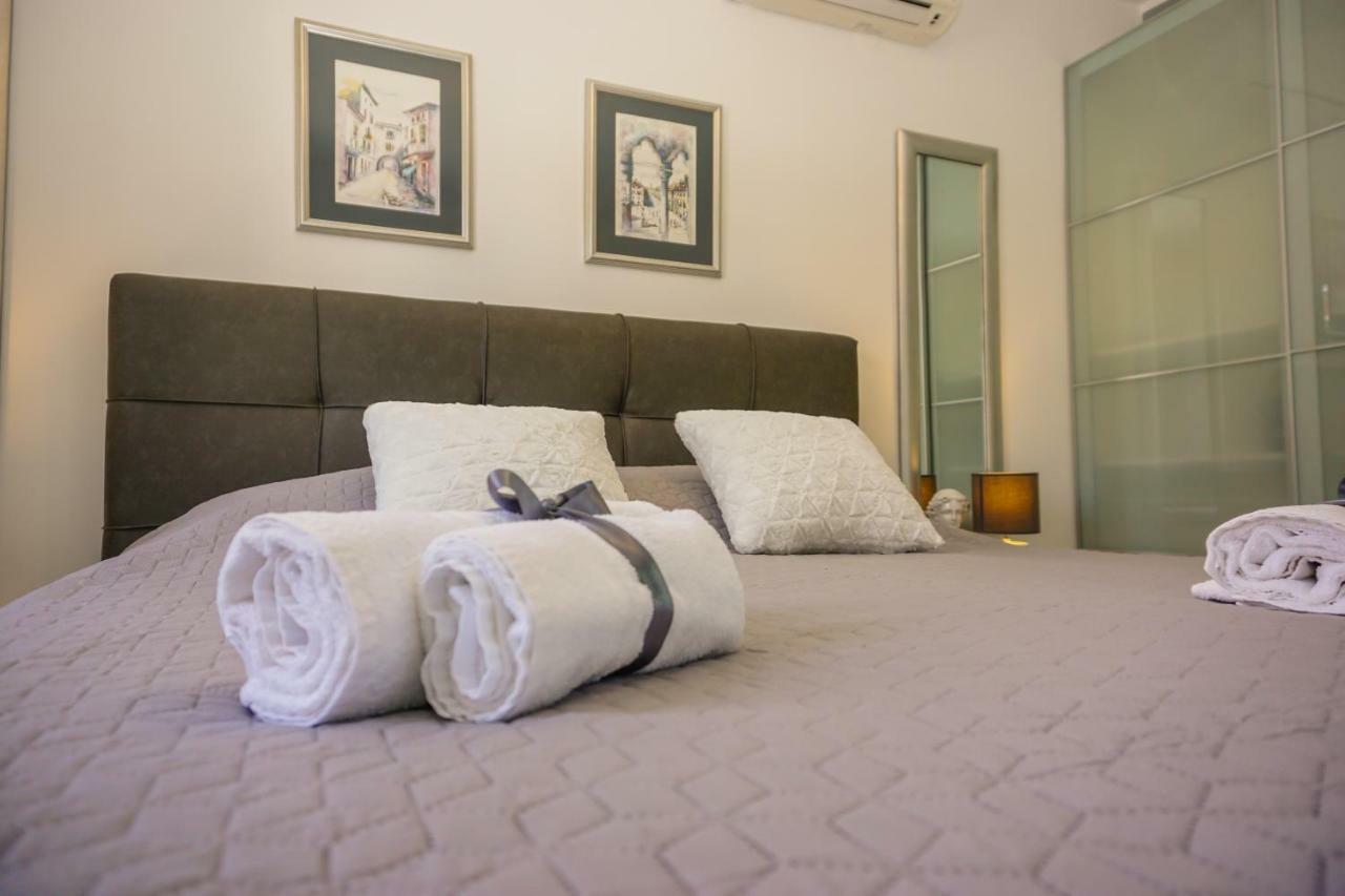 Apartment Paula With Private Jacuzzi And Parking- Near The Beach Zadar Exterior photo